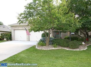 9215 Pioneer Ct, Lincoln, NE 68520