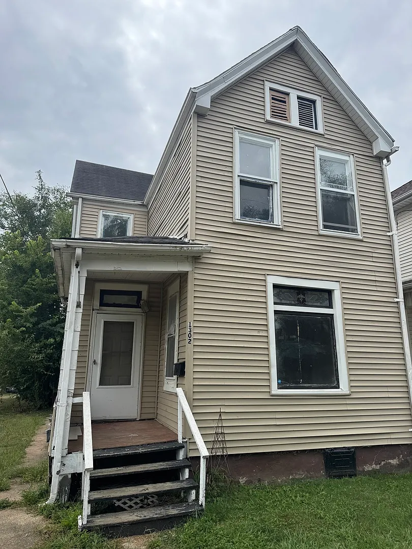 1302 W Butler St photo 1