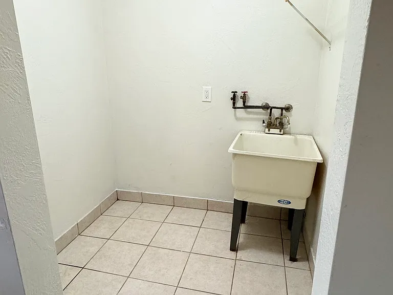 1210 Evans Ave #1 — Photo 7