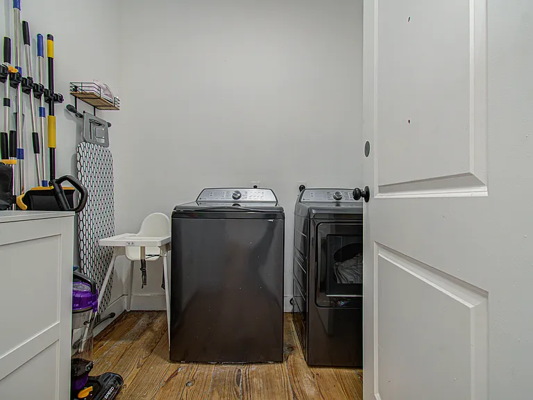 1811 Washington Ave #A — Photo 17