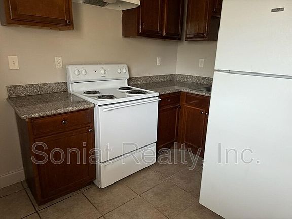 4th image of 924 Deslonde St APT C