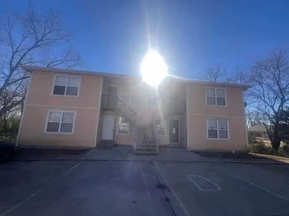 3 bed, 2.0 bath, $975, 613 E McPherson St #613, Knob Noster, MO 65336