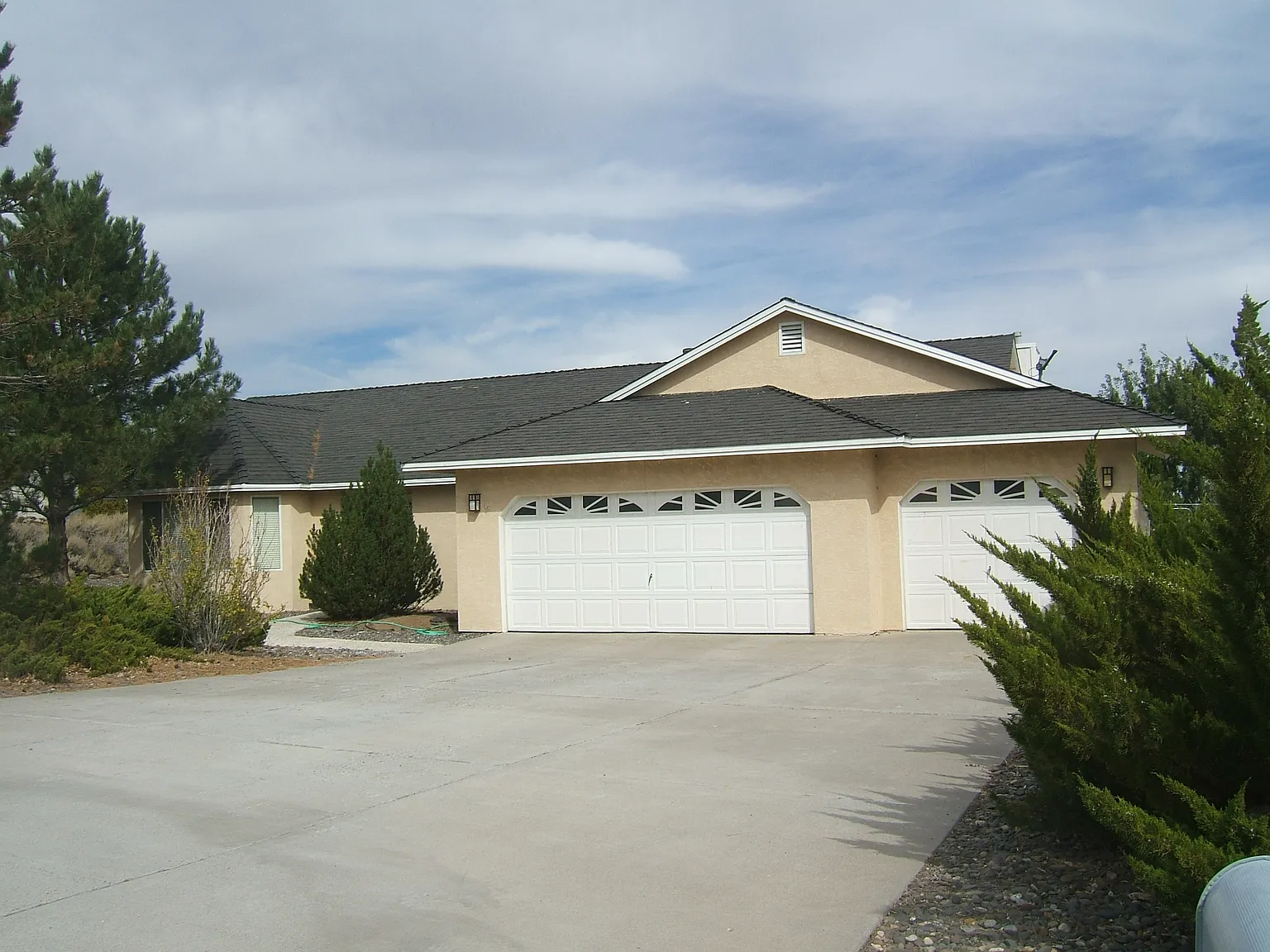 2295 Stowe Dr photo 1