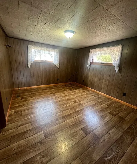 7945 Lenzburg Dr — Photo 20