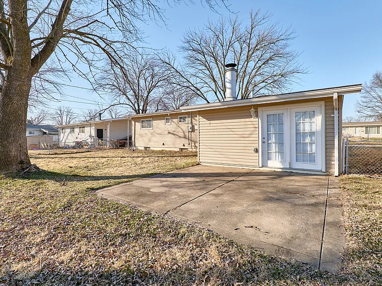 495 Versailles Dr — Photo 24