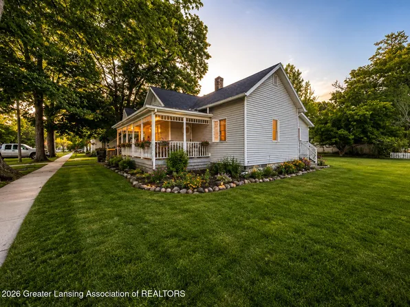 219 E Adelaide St, Maple Rapids, MI 48853