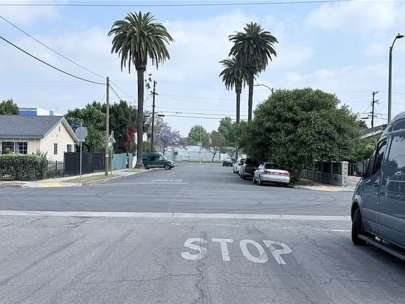 4th image of 11154 Towne Ave