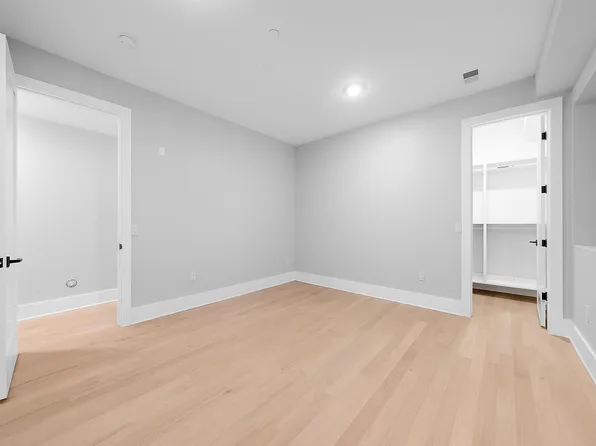 124 Glenwood Avenue image 24 of 42