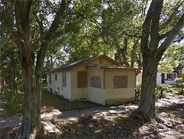 1st image of 1186 W 29th St