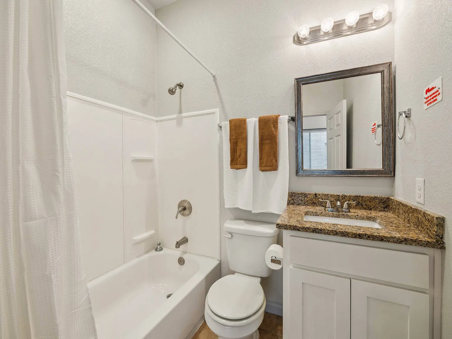 4 bed, 3.0 bath, 1700 sqft, $819 — Photo 3
