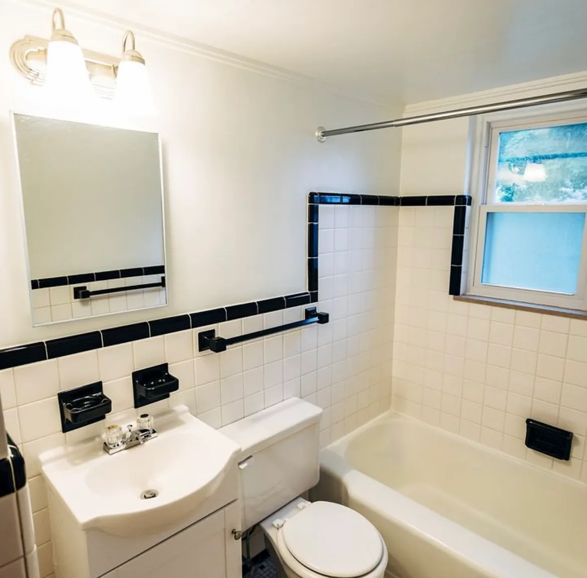 Studio, 350 sqft, $650 — Photo 2