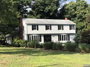 156 Carlough Rd, Upper Saddle River, NJ 07458