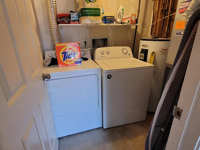 washer & dryer included