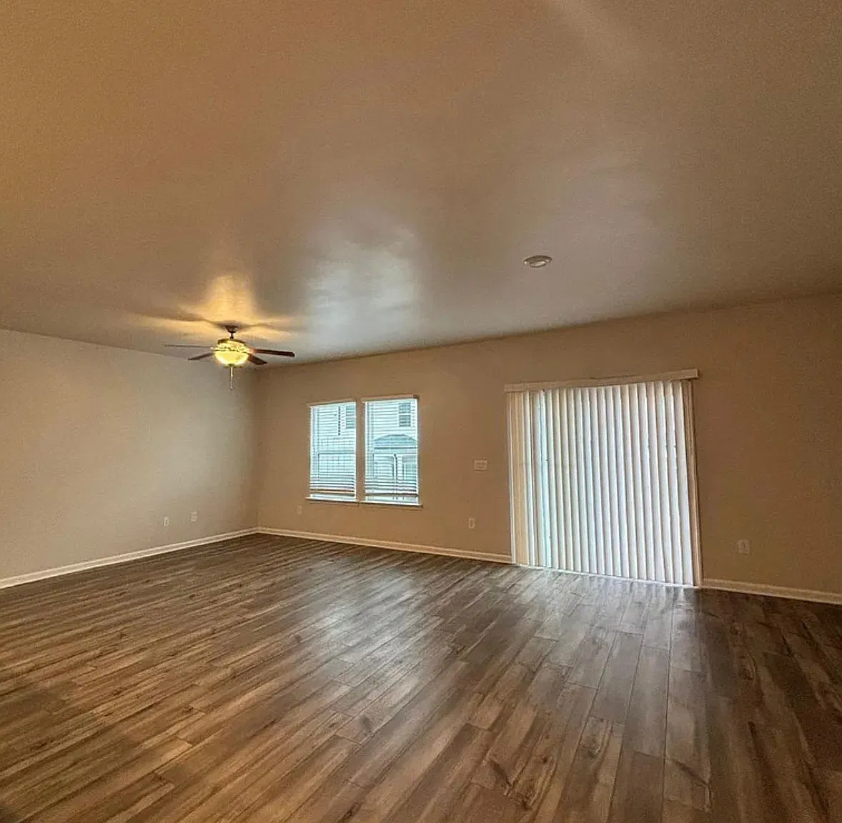 3 bed, 2.5 bath, 2042 sqft, $2,350 — Photo 4