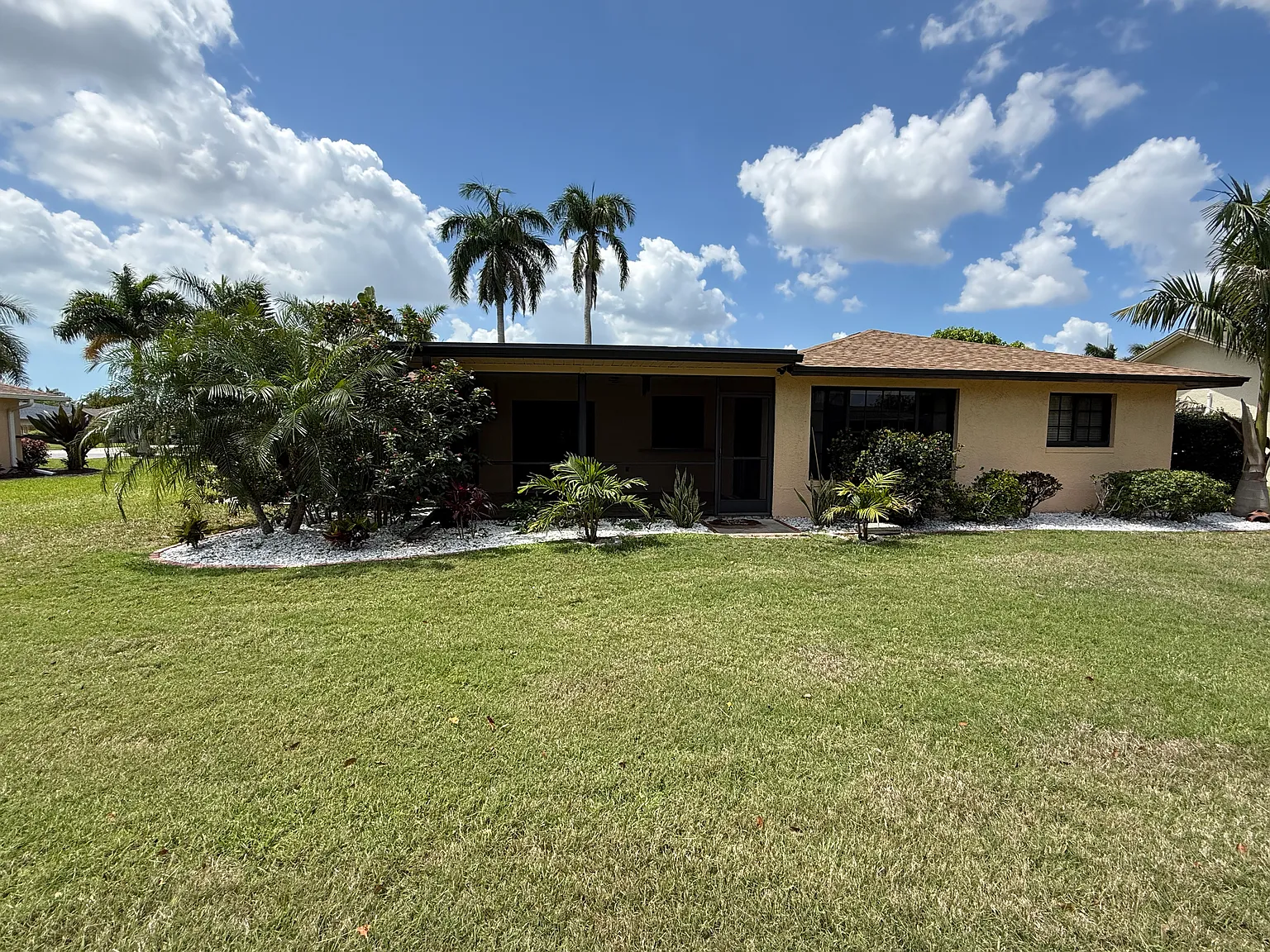 3 bed, 1399 sqft, $2,400 — Photo 2