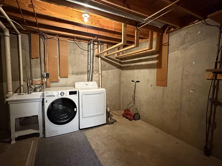 6812 Ericka Ave — Photo 31