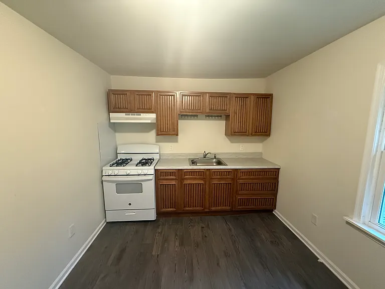 31 Rosamond Ave — Photo 6