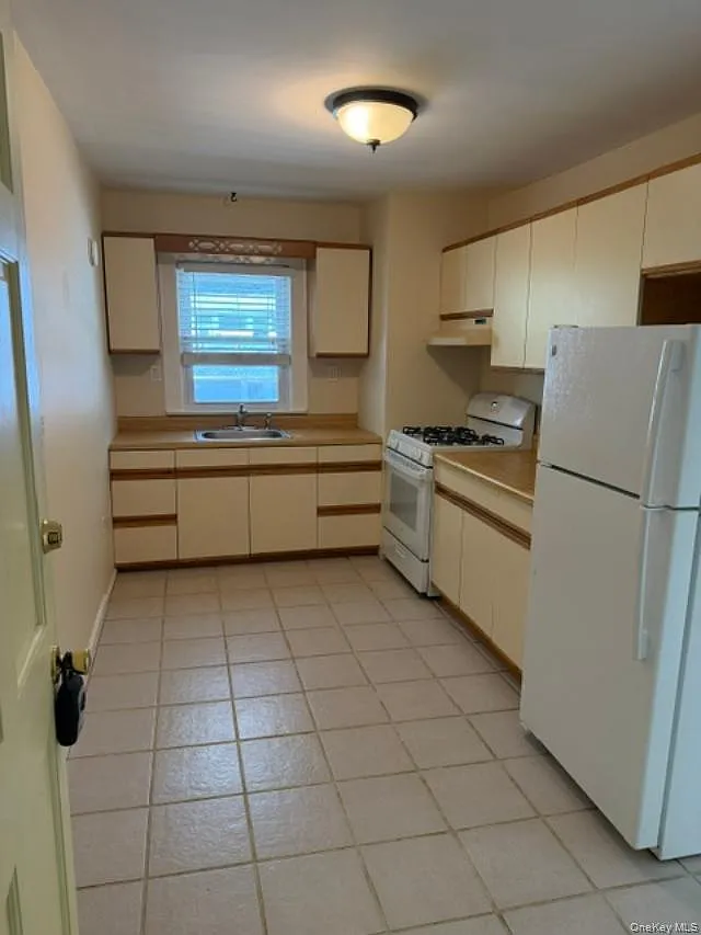1 bed, 1.0 bath, 700 sqft, $2,300 — Photo 2