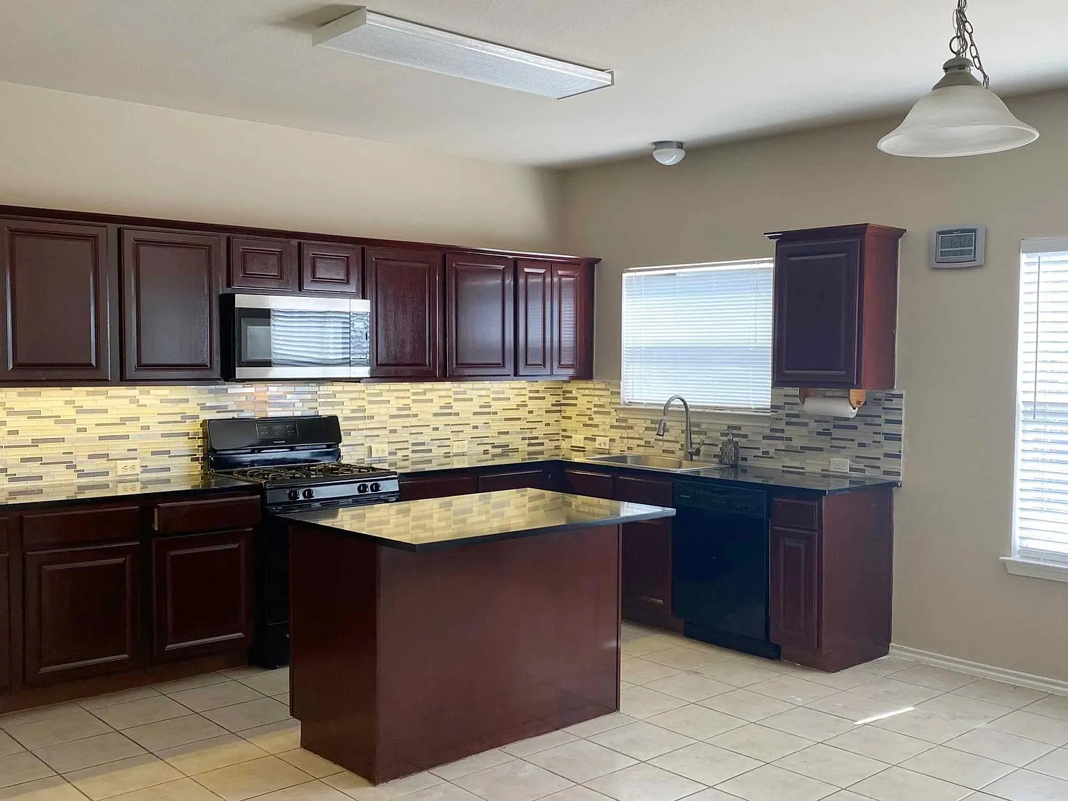 4 bed, 2.5 bath, 2149 sqft, $2,300 — Photo 1
