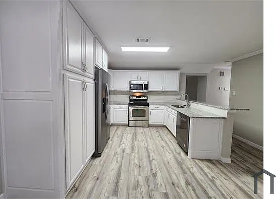 3 bed, $2,200 — Photo 4