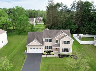 25 Gala Pl, Niskayuna, NY 12309
