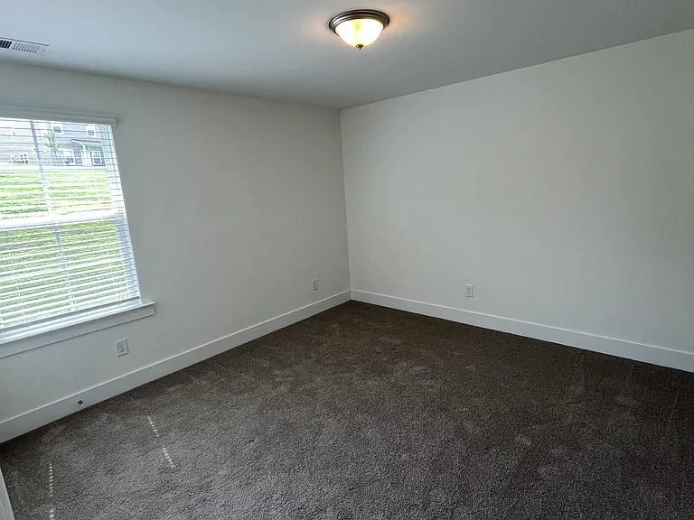 2043 Blueberry Ln — Photo 12