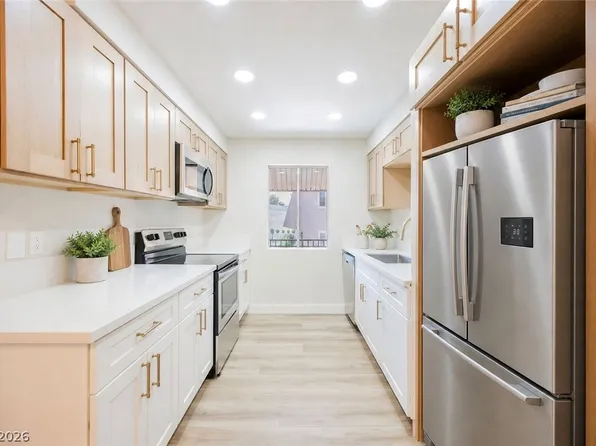 5295 Indian River Dr Unit 312, Las Vegas, NV 89103