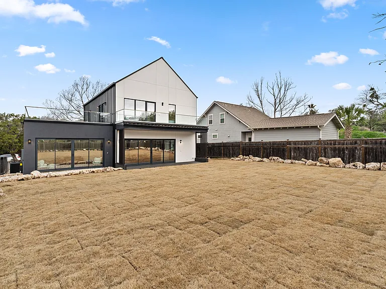 2915 Chisholm Trl — Photo 33