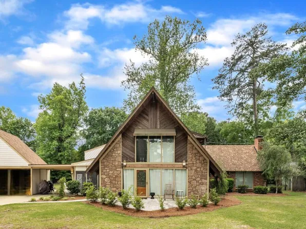 1003 W Divine St, Dunn, NC 28334
