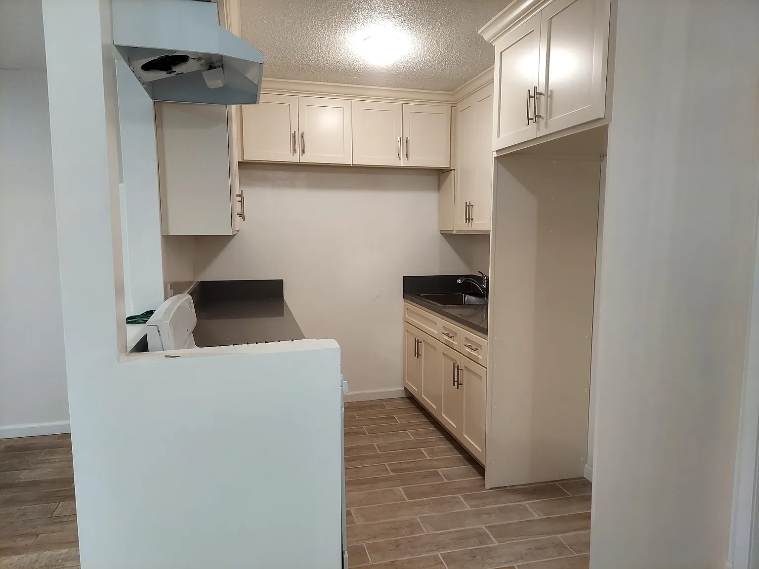 1 bed, 600 sqft, $1,875 — Photo 4