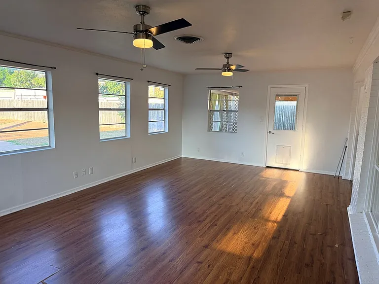 1215 Neely Ave — Photo 14