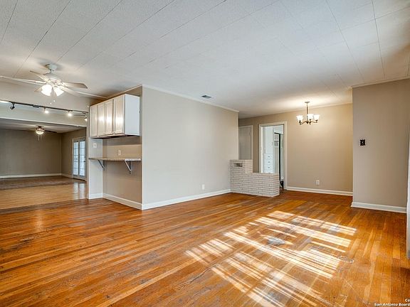 4th image of 1327 Fulton Ave