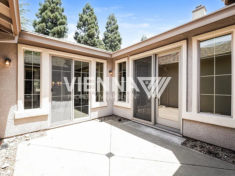 1014 Waterford Dr — Photo 18