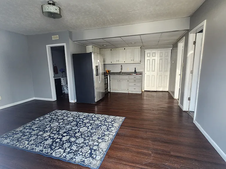 1707 W 12th St #1 — Photo 3