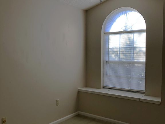3rd image of 117 Alsace Ct