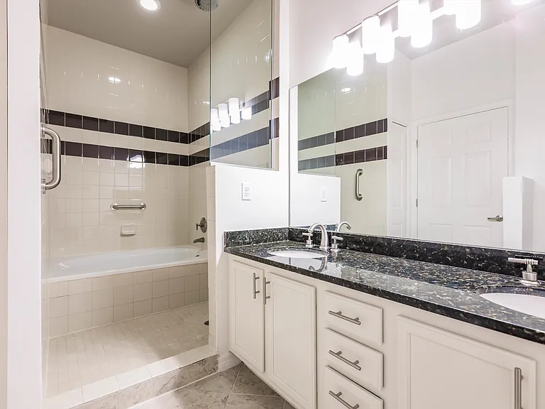 Aviah Flagler Village — Photo 303