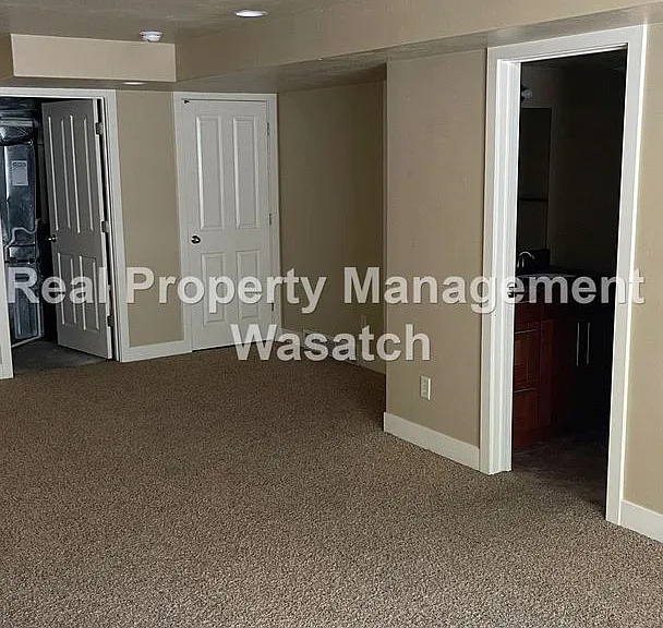 715 E Harrison Ave — Photo 16