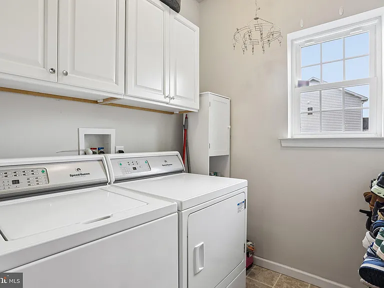 427 Green Meadow Dr — Photo 31