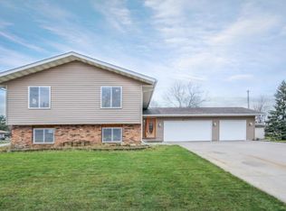 16399 Gerdine Path, Rosemount, MN 55068