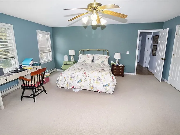 641 Middle Rd — Photo 9