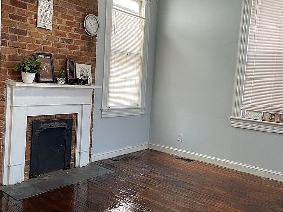 4th image of 712 W Washington St