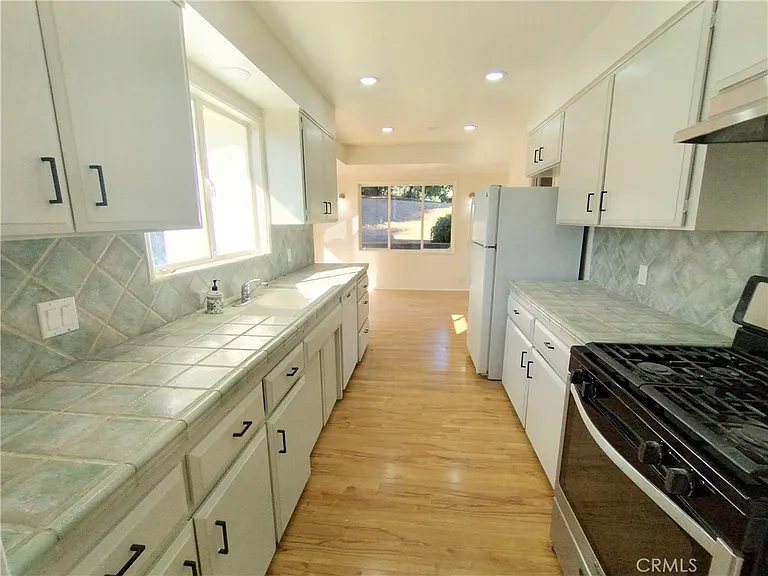 374 Grand Ave — Photo 15