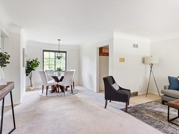 5th image of 8489 Ashwood Dr