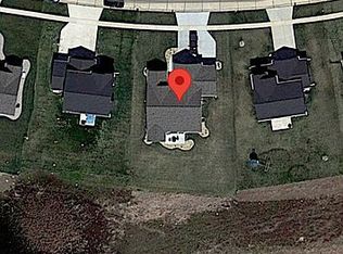 507 Country Ridge Dr, Mahomet, IL 61853