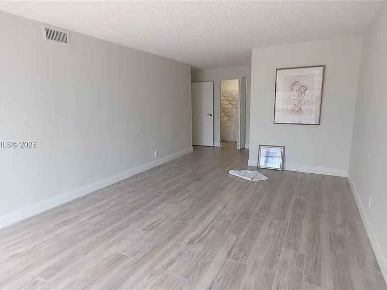 1000 Parkview Dr #125 — Photo 11