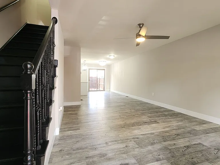 Anic Townhomes — Photo 4