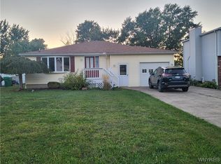 4386 Robin Ln, Hamburg, NY 14075