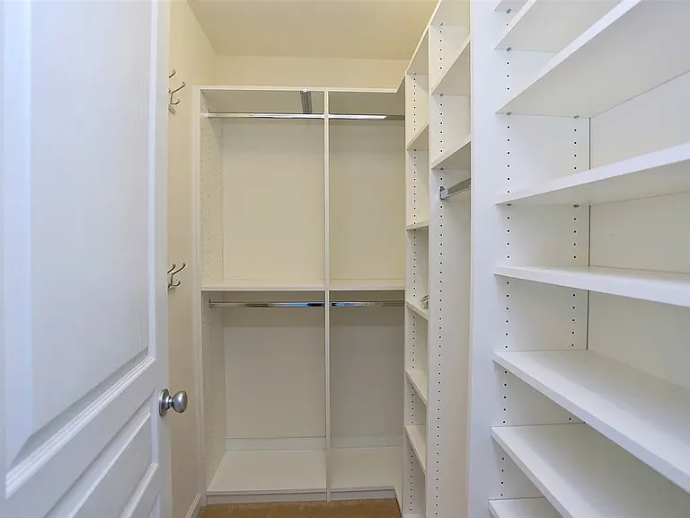 412 Colwick Ln — Photo 5