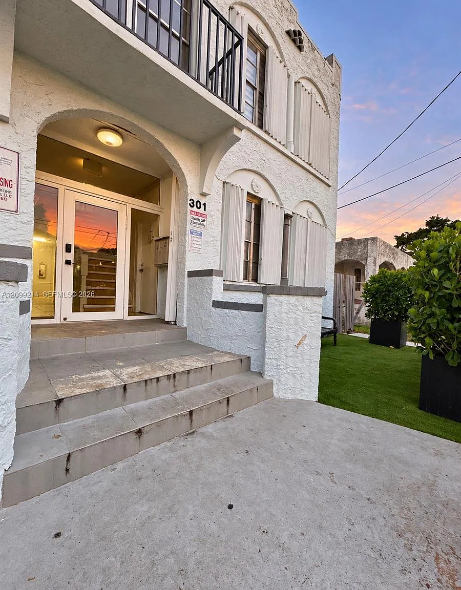 Lawrence Estate East Addn — Photo 2