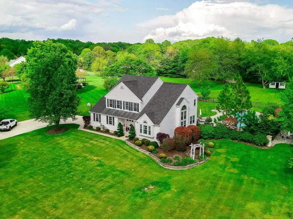 28 Buttonwood Dr, Pilesgrove, NJ 08098